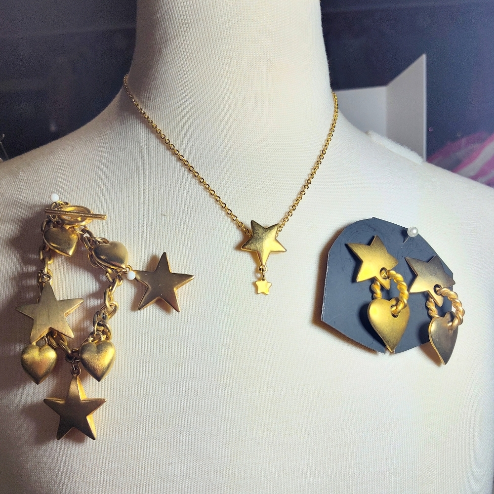Matte Gold Star and Heart Jewelry Set Necklace Earrings Bracelet Nwot